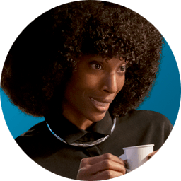 upload-aleesha-couleurdefond-bleuclair.png